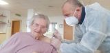 Busnago, nonnina di 102 anni si vaccina contro il Covid