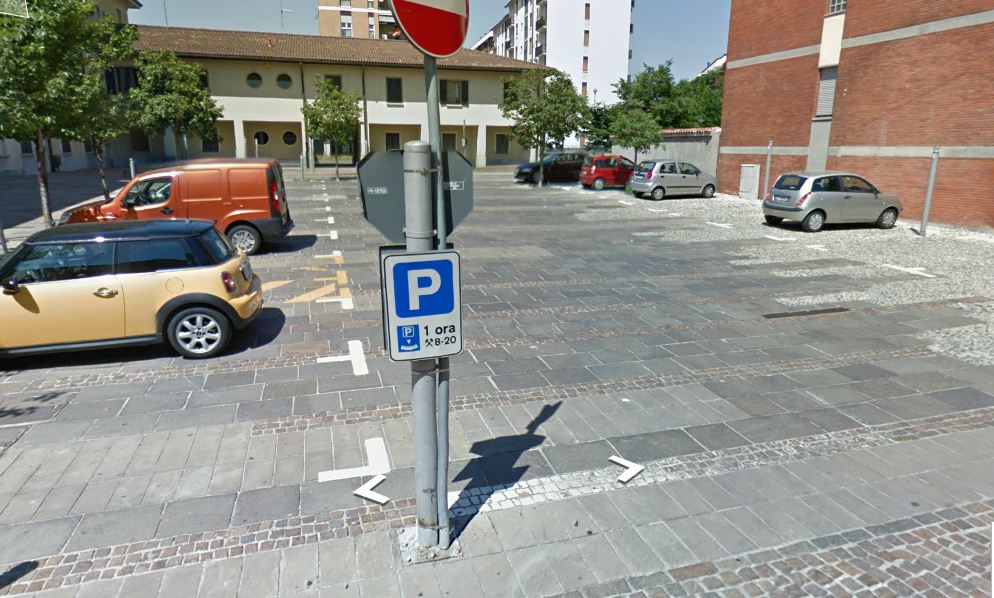 piazzacastello.JPG