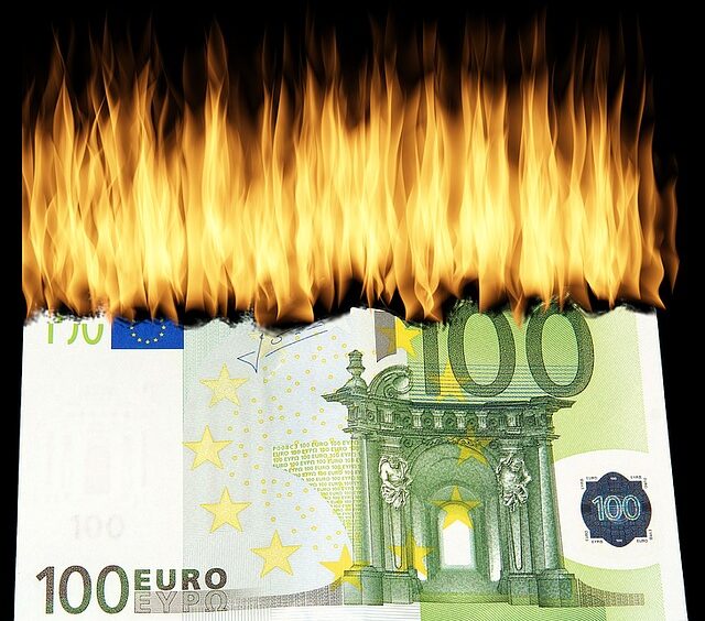 burn-money-1463224_640.jpg