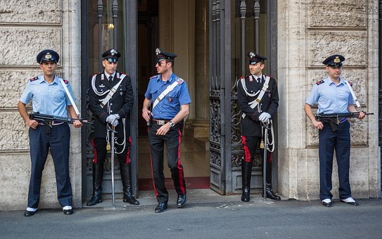 carabinieri-1342381__340.jpg