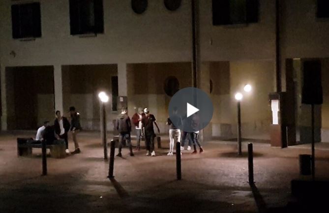 piazza_castello_musica.JPG