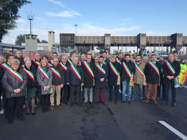 agrate-protesta-sindaci3-650x488.jpg