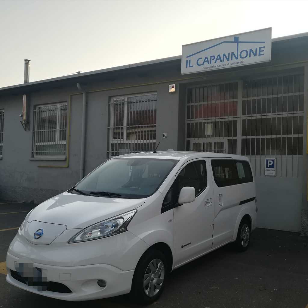 furgone elettrico capannone.jpeg