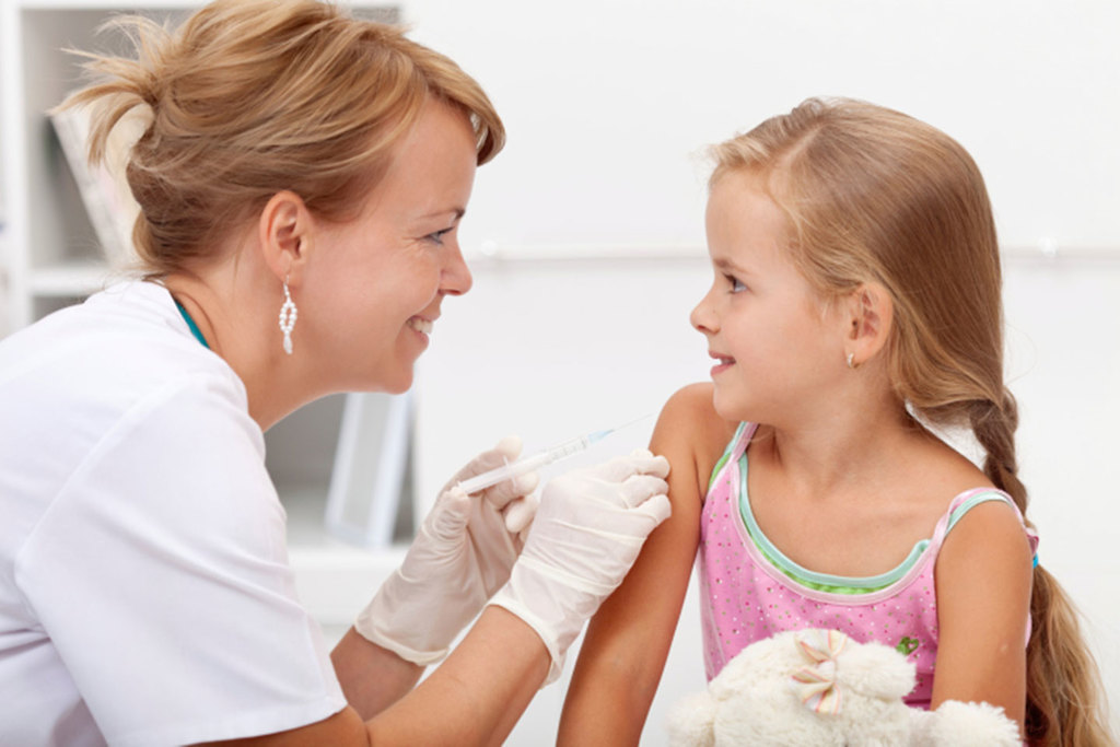 vaccinazione-bambina.jpg