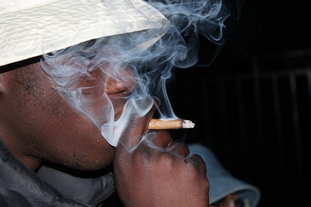 smoke-1216032_1280.jpg