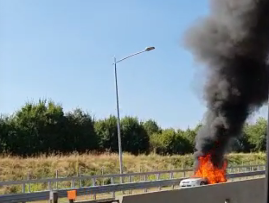 incendio_auto2.jpeg