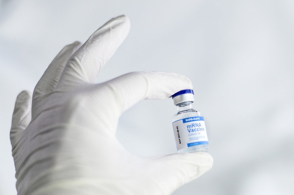vaccine-g25b443c40_1920.jpg