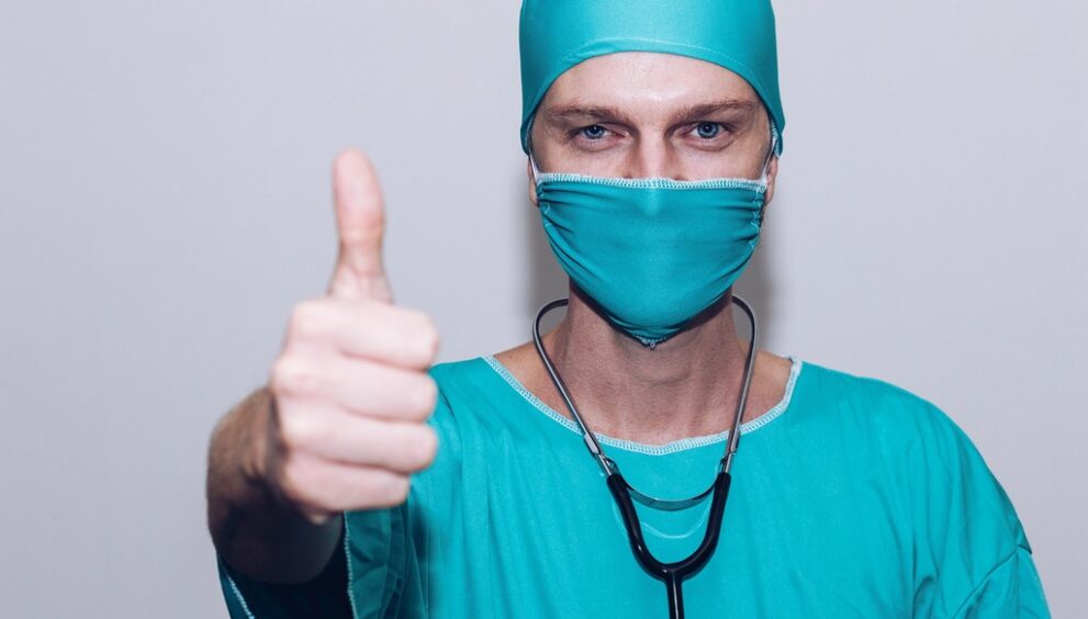 doctor-gf473321a7_1920.jpg