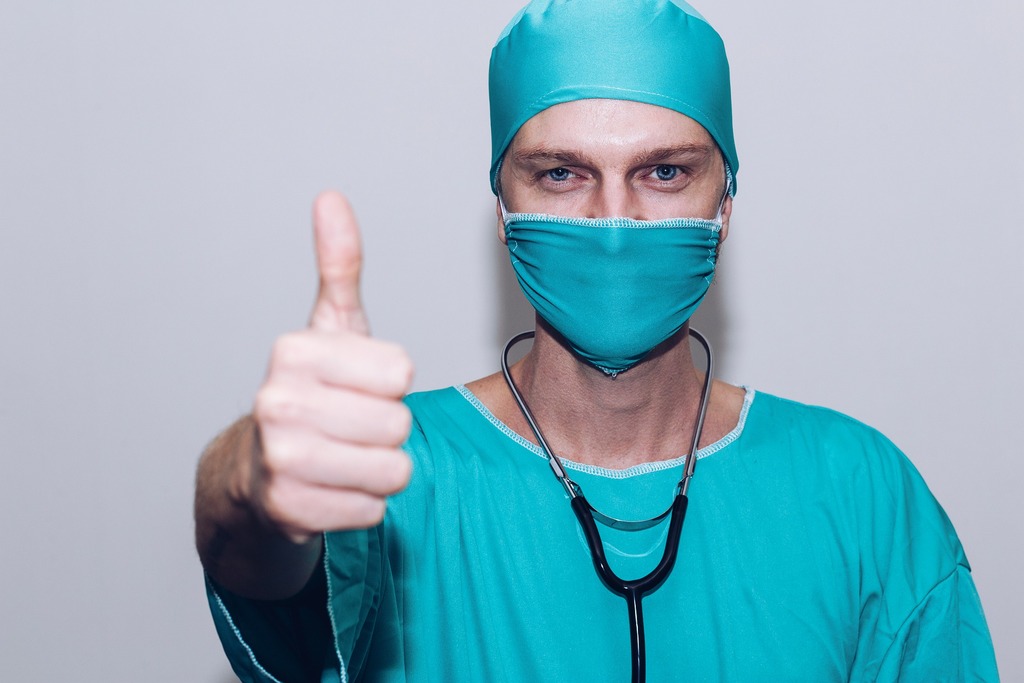 doctor-gf473321a7_1920.jpg