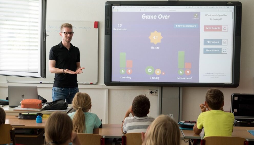 teacher-3765909_1280.jpg
