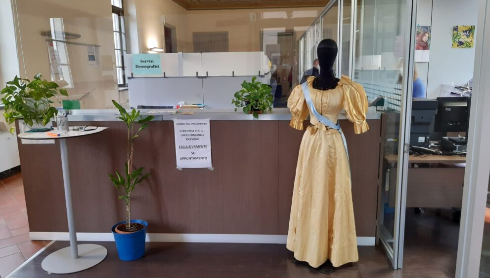 abito_epoca_festa_donna_.jpeg