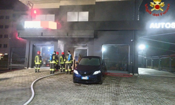 incendio_concessionario.jpg