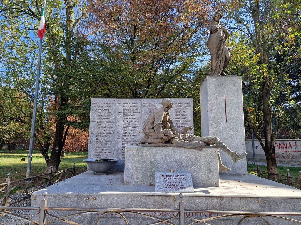 monumento ai caduti.jpg