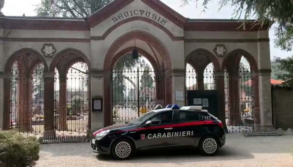 carabinieri_cimitero.jpg