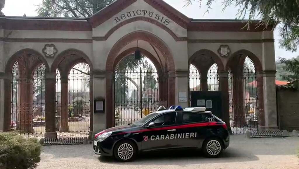 carabinieri_cimitero.jpg
