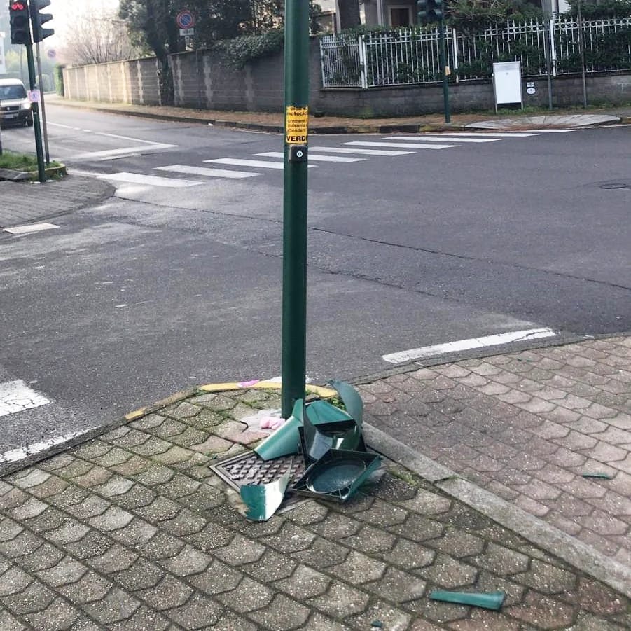 semaforo_danneggiato_2.jpeg