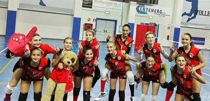 ragazze_pallavolo_2011.jpg