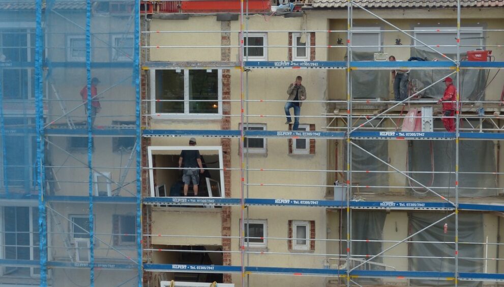 housebuilding-116285_1280.jpg